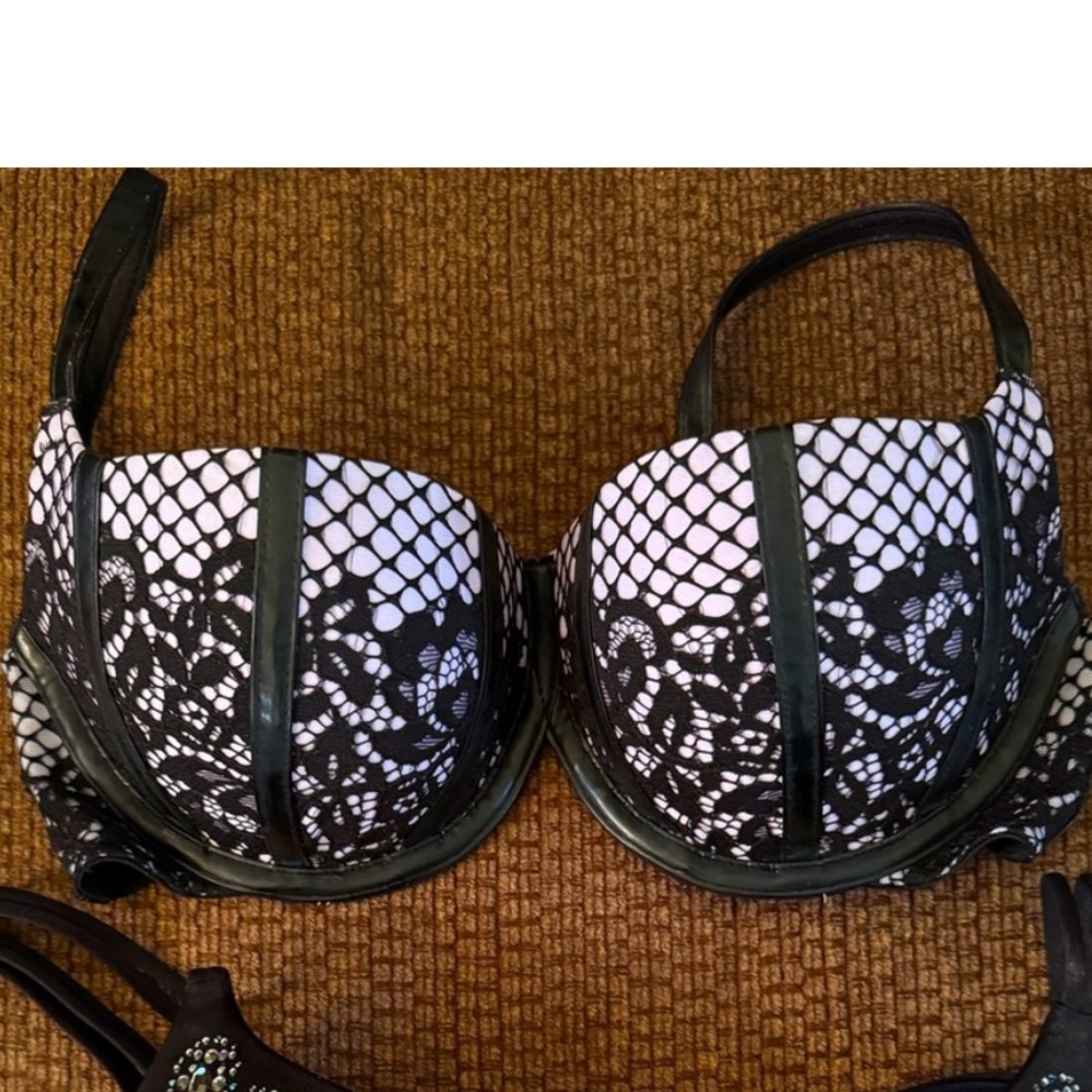 Victorias Secret Very Sexy Push Up Bras 32C